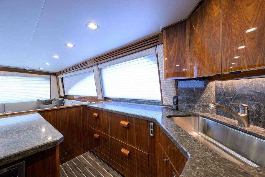 Viking 72 - Corintios - Interior Galley