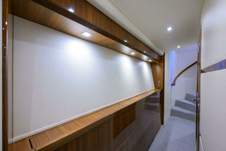 Viking 72 - Corintios - Interior Companionway