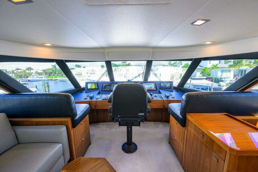 Viking 72 - Corintios - Interior Flybridge