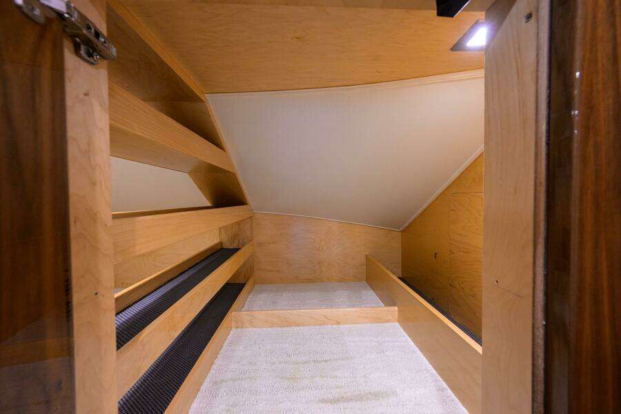 Viking 72 - Corintios - Interior Storage