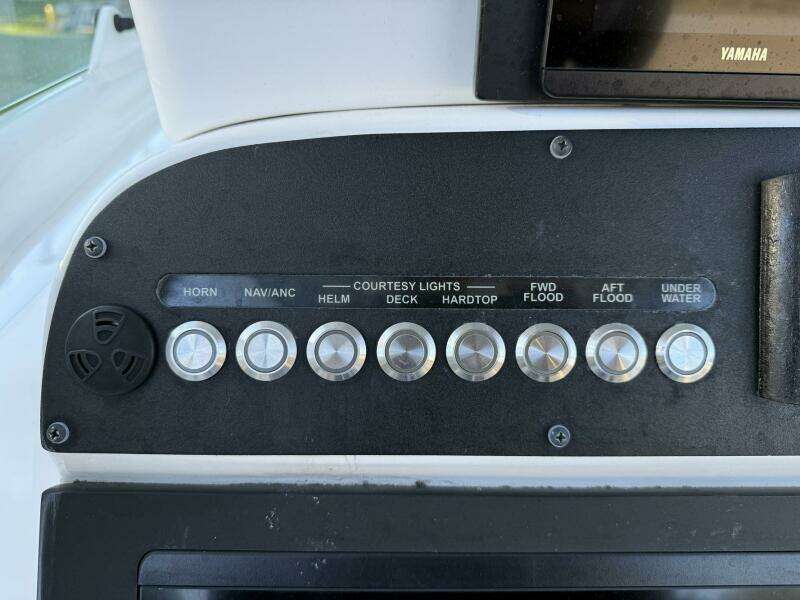 2023 Everglades 243 Center Console