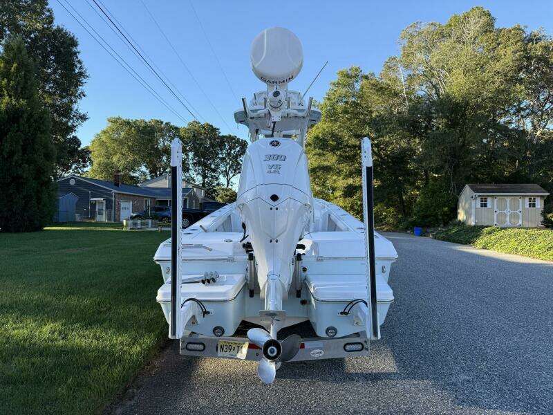 2023 Everglades 243 Center Console