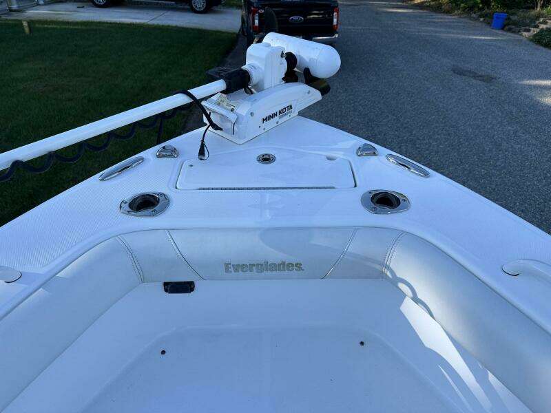 2023 Everglades 243 Center Console