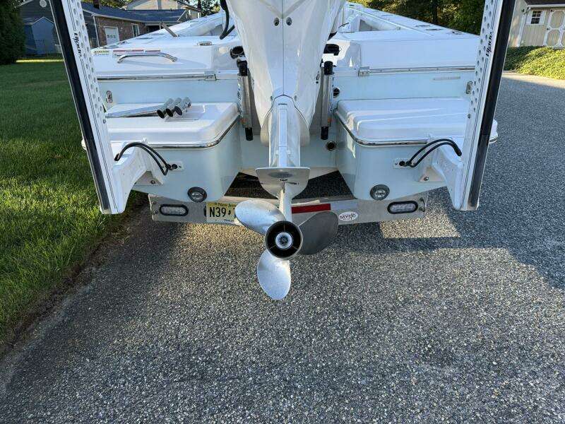 2023 Everglades 243 Center Console