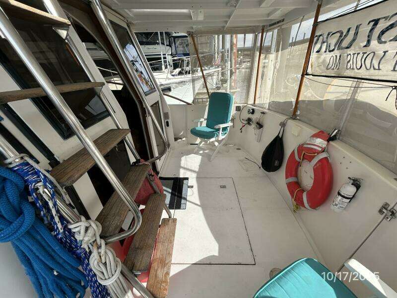 40' Kha Shing aftdeck starboard