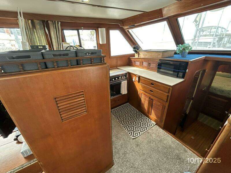 40' Kha Shing galley3