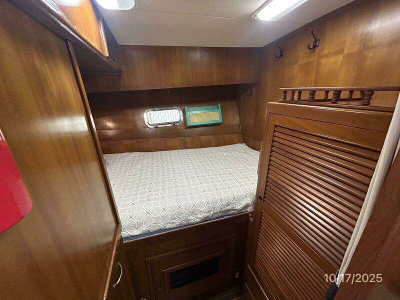 40' Kha Shing guest stateroom