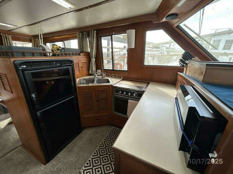 40' Kha Shing galley1