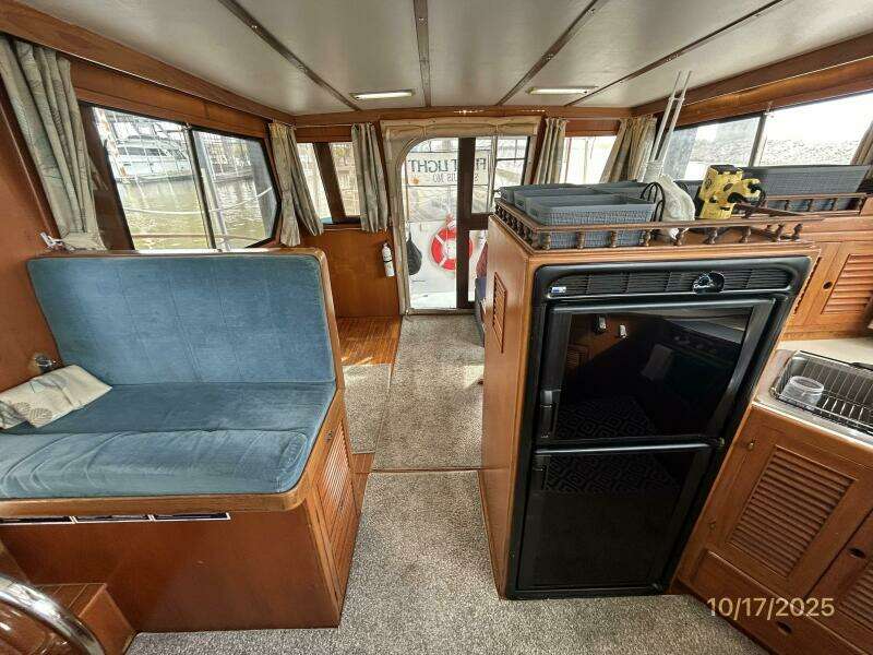 40' Kha Shing salon aft