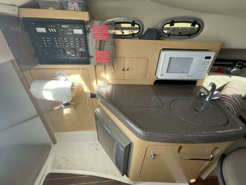 2001 Boston Whaler 285 Conquest