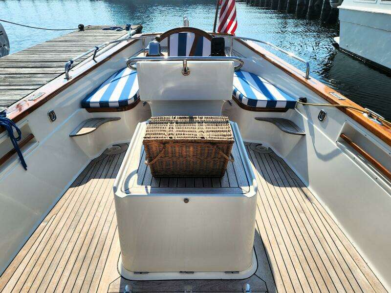 2007 Custom Flanders Bay 27