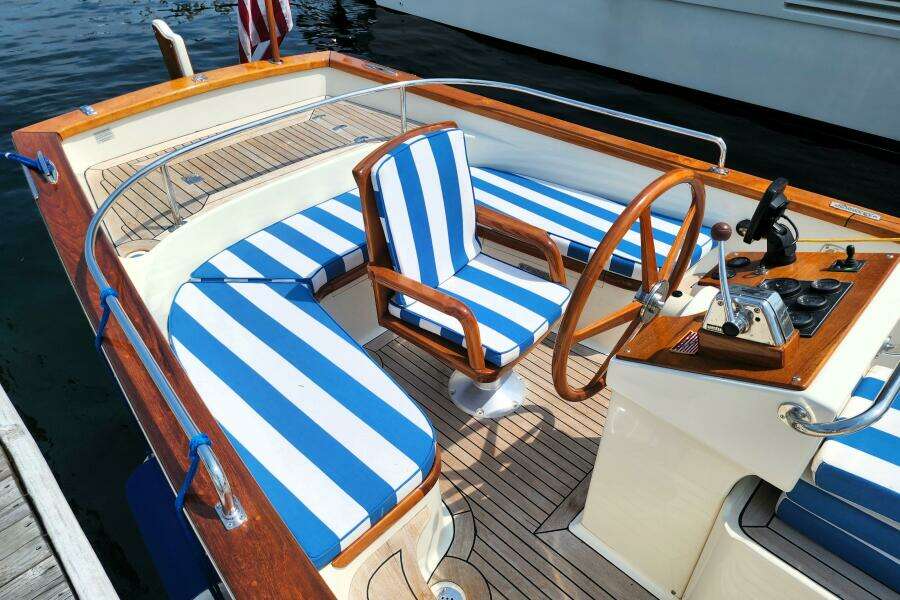 2007 Custom Flanders Bay 27