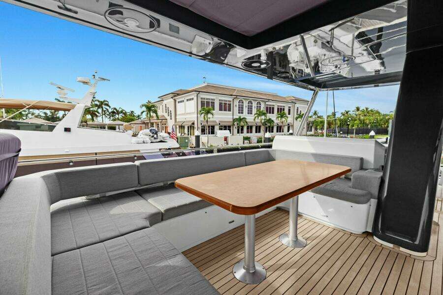 2021 Sirena 64- DESTIN-E- Flybridge