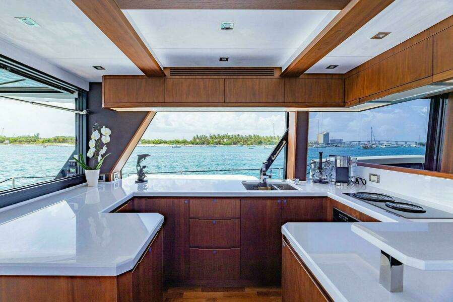 2019 Galeon 640 FLY