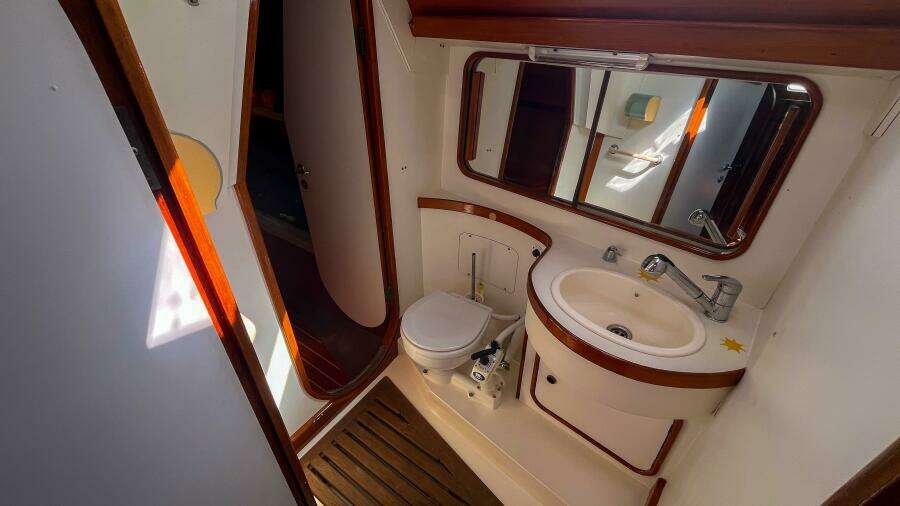 1991 Oyster Lightwave 48