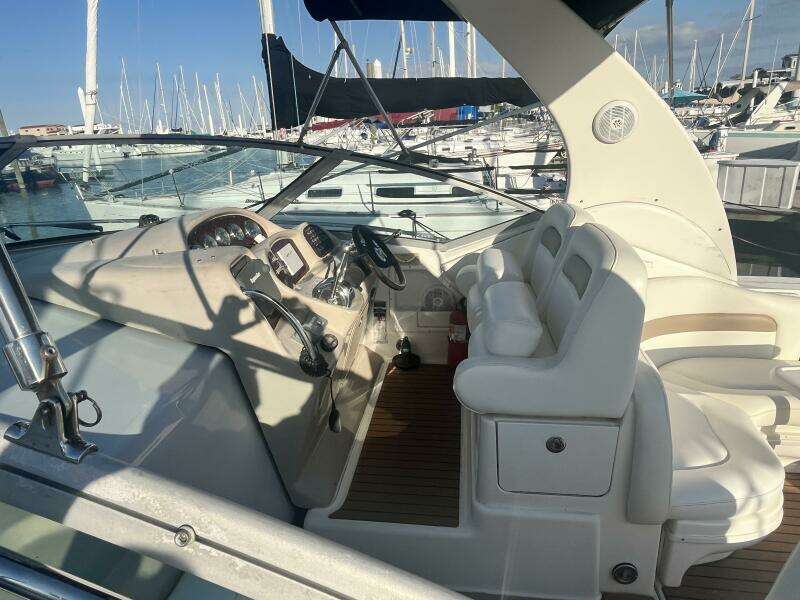 2005 Sea Ray 320 Sundancer