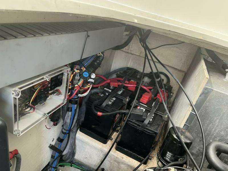 2005 Sea Ray 320 Sundancer