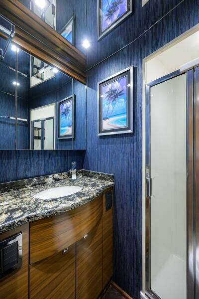 2023 Viking 64 Convertible - Head