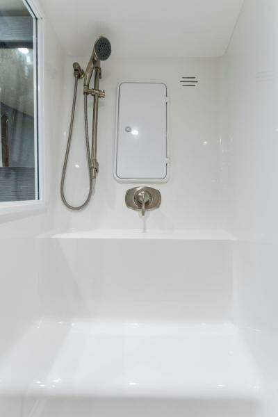 2021 Viking 54 Convertible HAMMERHEADS Stateroom Head