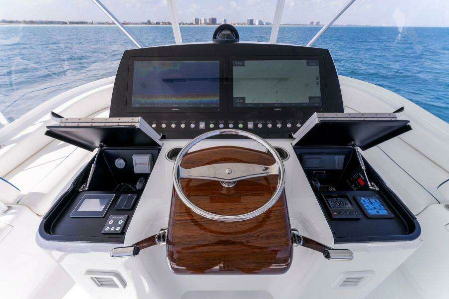 2021 Viking 54 Convertible HAMMERHEADS Helm