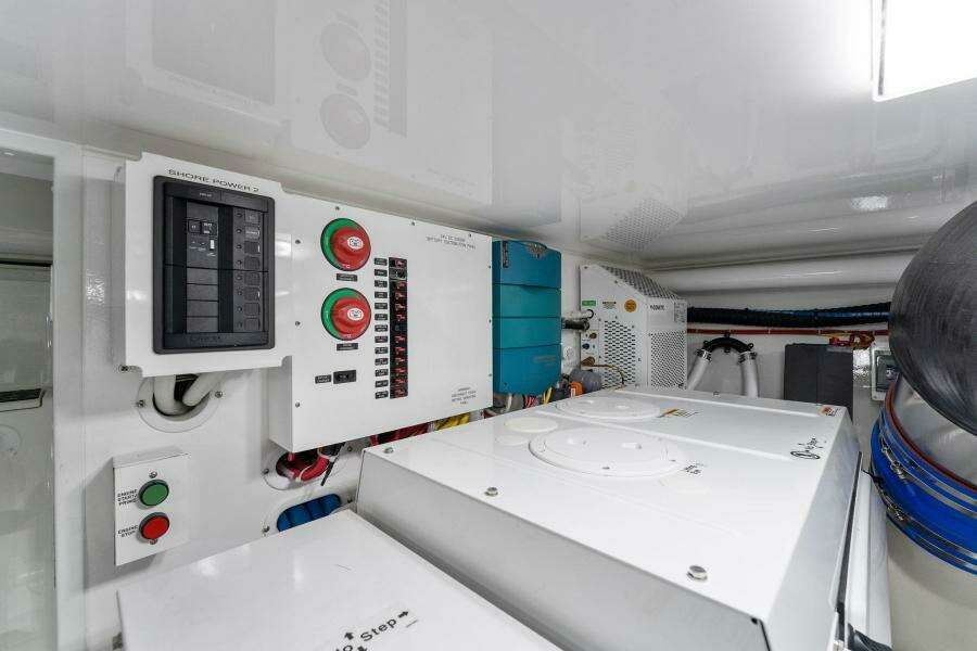 2021 Viking 54 Convertible HAMMERHEADS Engine Room