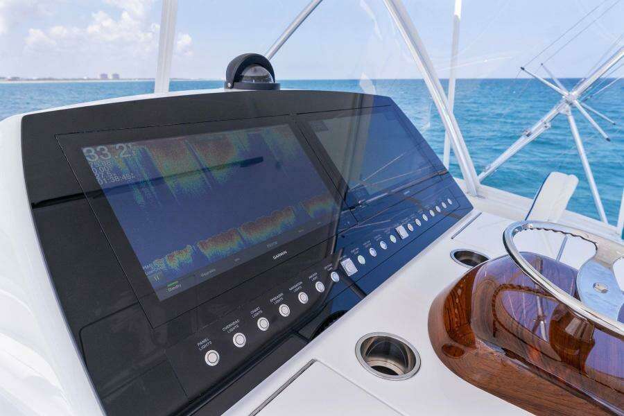 2021 Viking 54 Convertible HAMMERHEADS  Helm