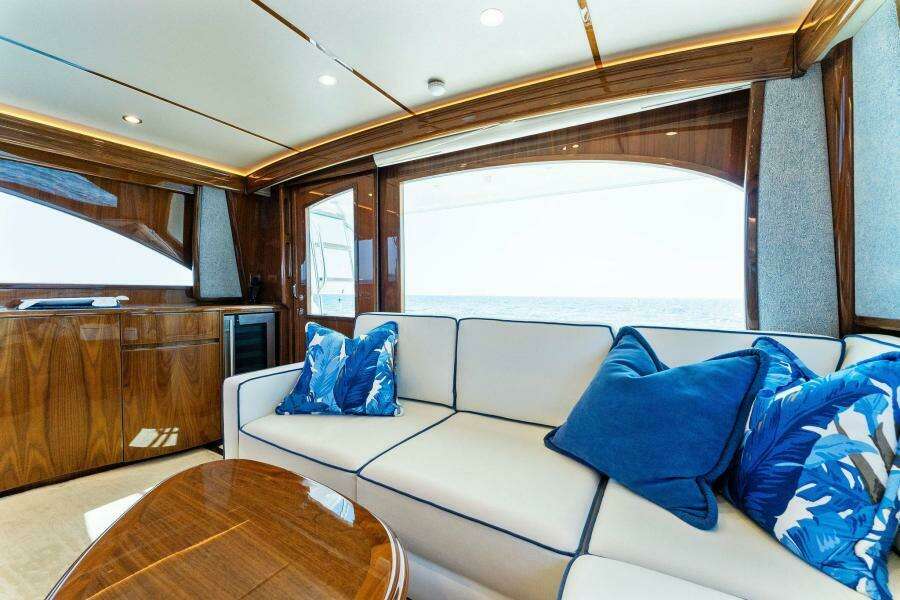 2021 Viking 54 Convertible HAMMERHEADS Salon