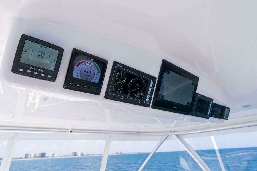 2021 Viking 54 Convertible HAMMERHEADS Helm