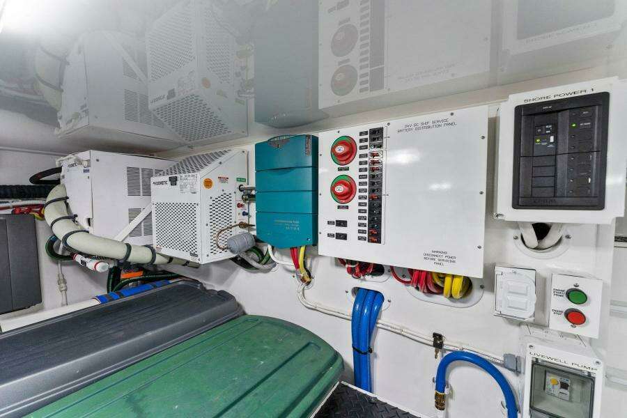 2021 Viking 54 Convertible HAMMERHEADS Engine Room