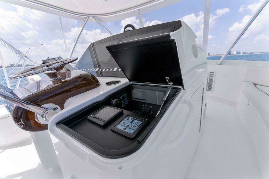 2021 Viking 54 Convertible HAMMERHEADS Helm