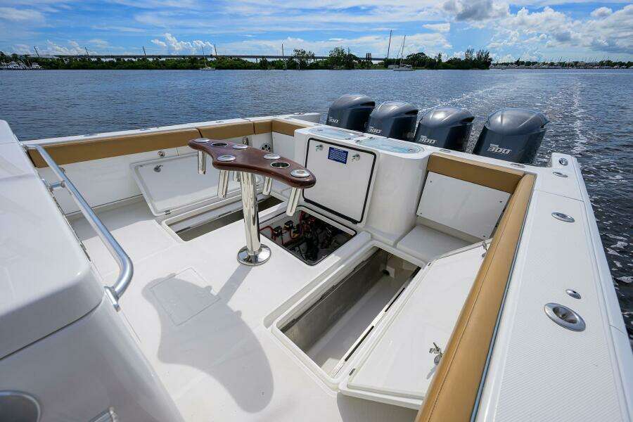 2018 Buddy Davis 42 Center Console - Cockpit