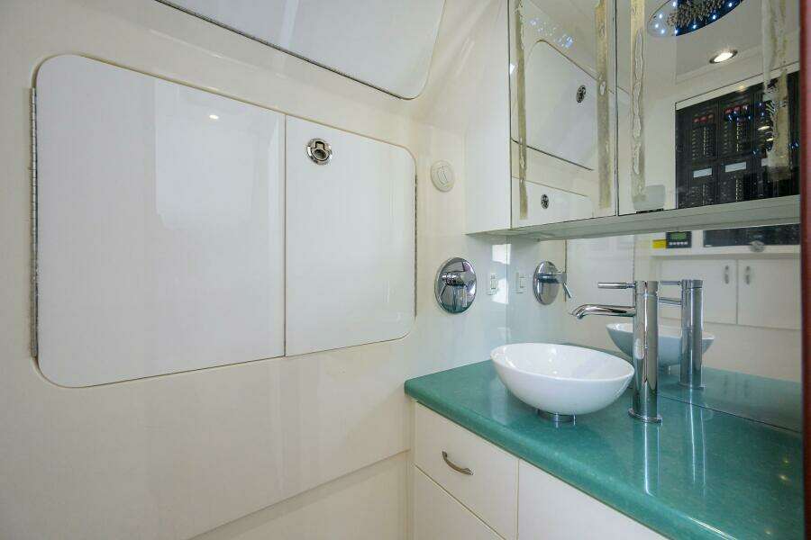 2018 Buddy Davis 42 Center Console - Head