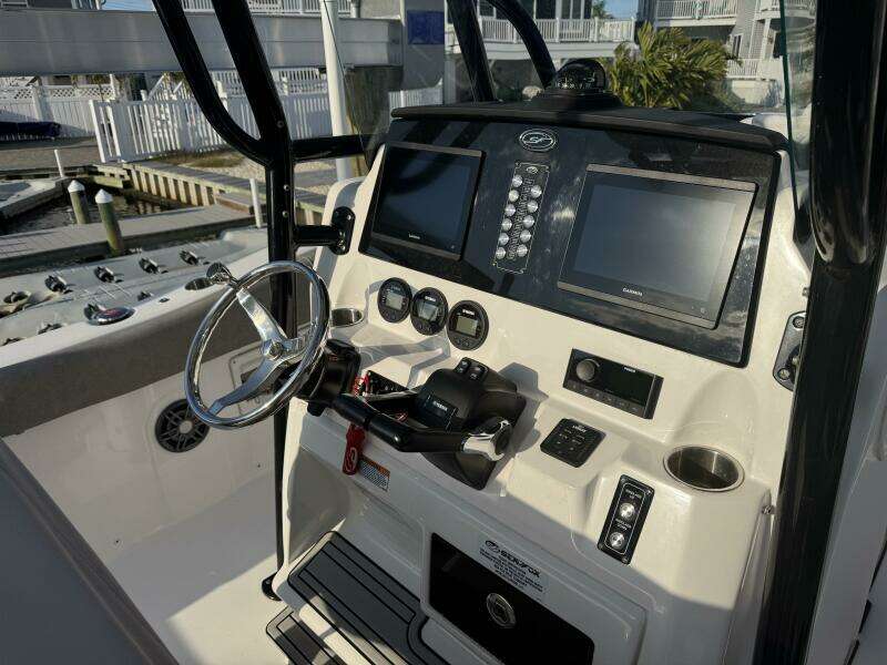 2023 Sea Fox 268 Commander
