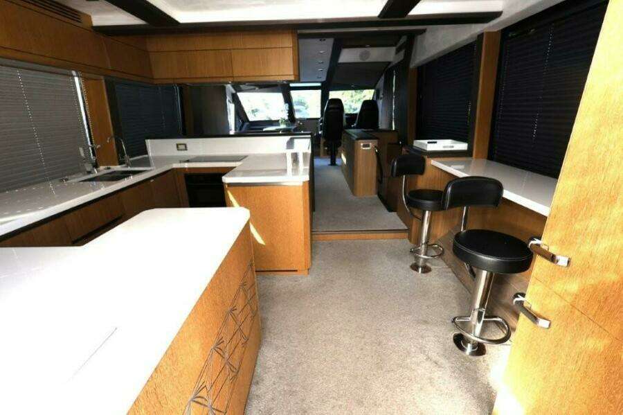 2019 Galeon 650 Sky