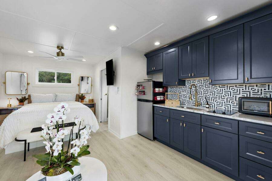 2026 Custom Hanks 26 Houseboat