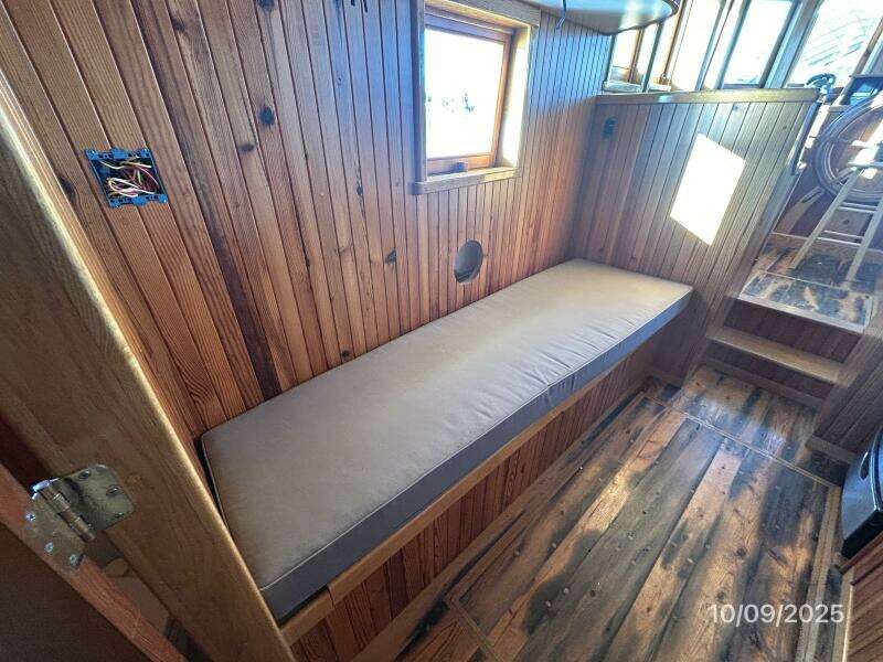 Choptank galley benchseat1