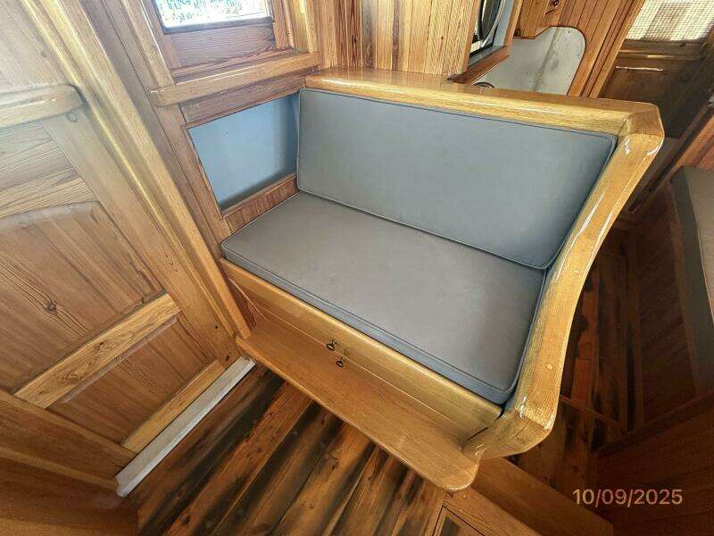 Choptank pilothouse starboard seating