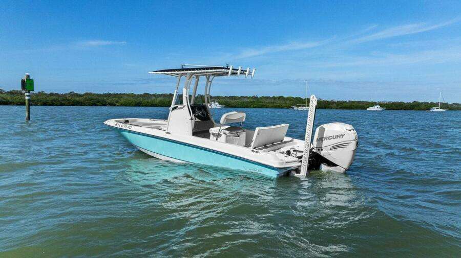2016 Boston Whaler 210 Dauntless