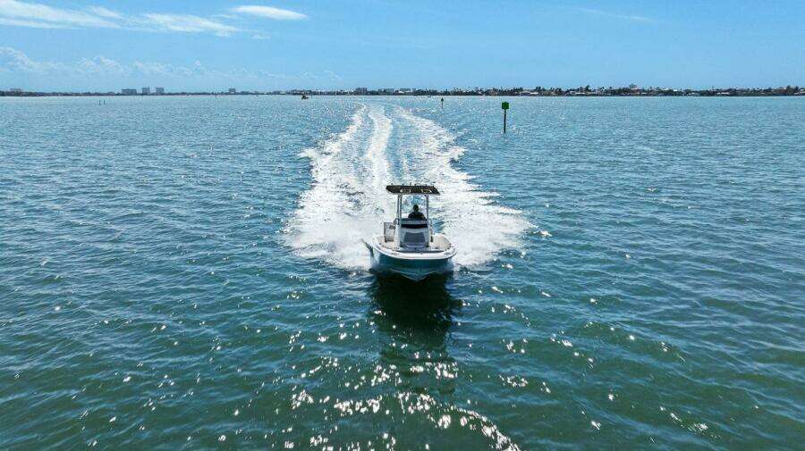 2016 Boston Whaler 210 Dauntless