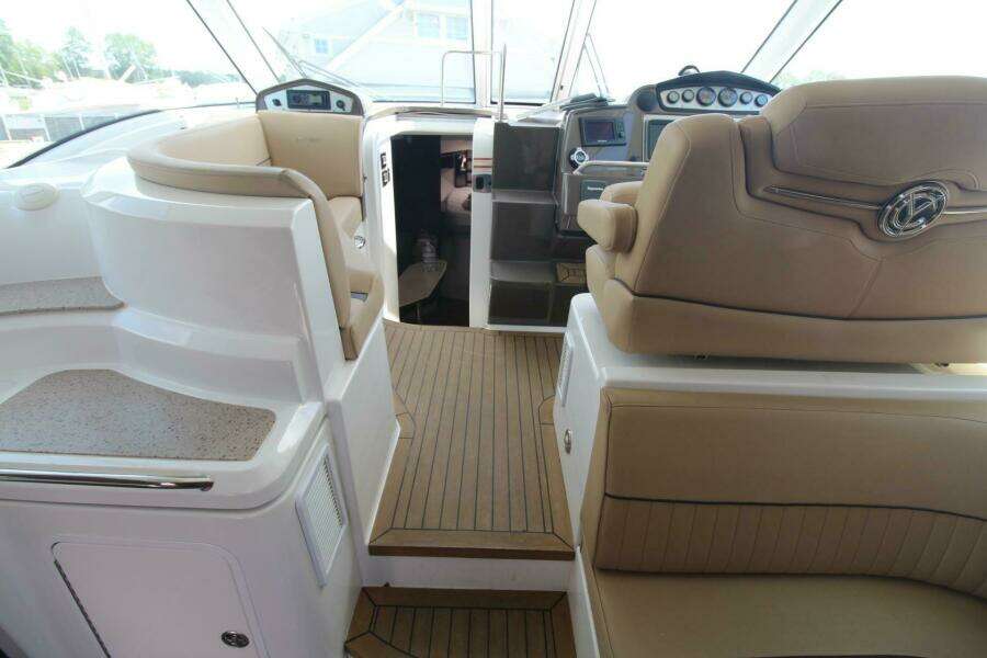 2013 Cruisers Yachts 430 Sports Coupe