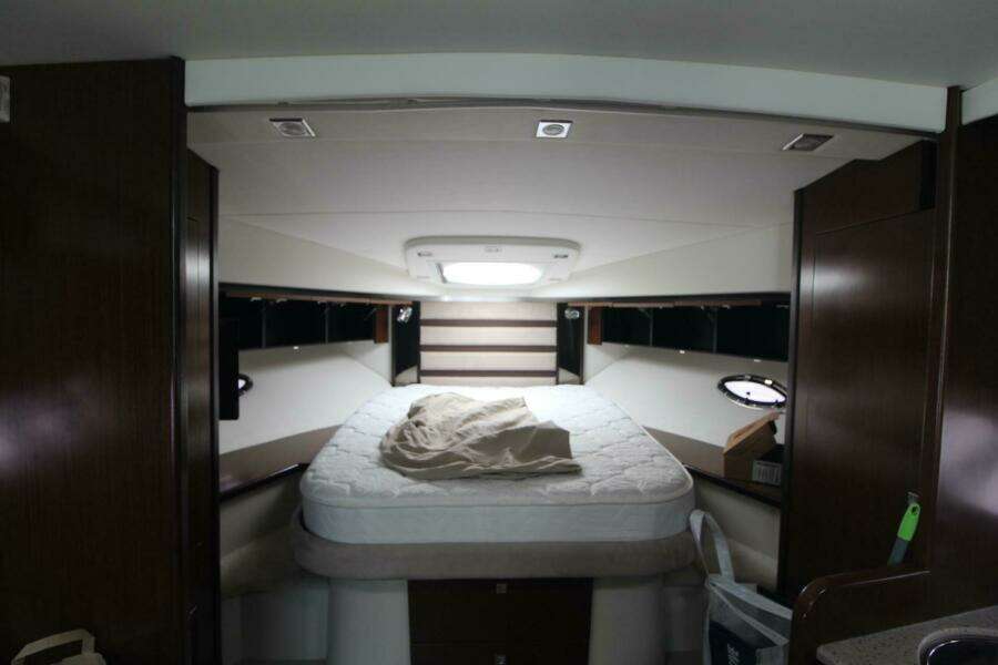 2013 Cruisers Yachts 430 Sports Coupe