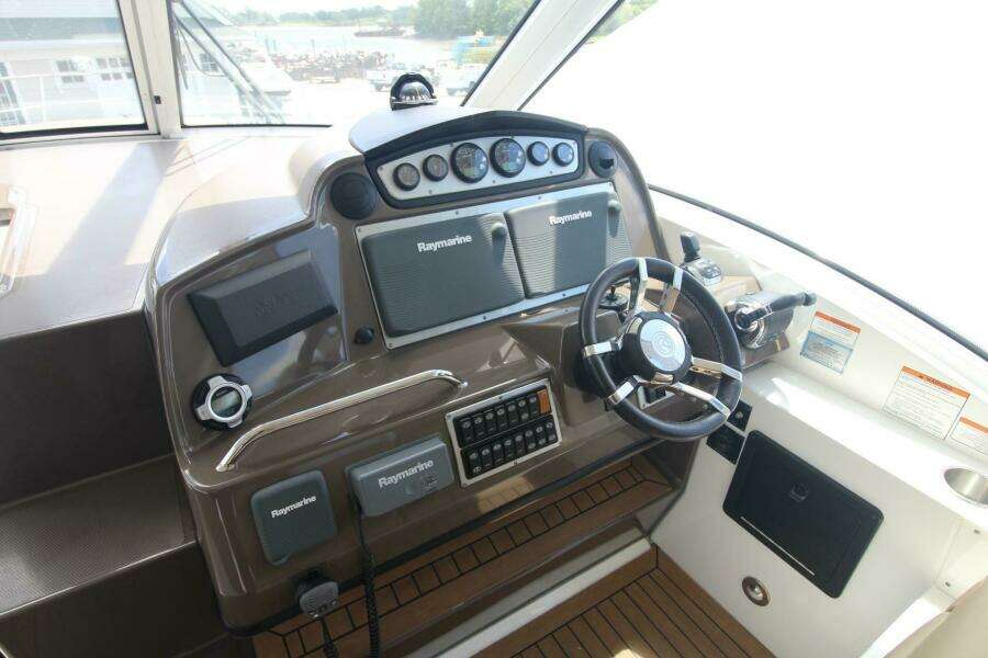 2013 Cruisers Yachts 430 Sports Coupe