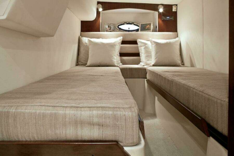 2013 Cruisers Yachts 430 Sports Coupe