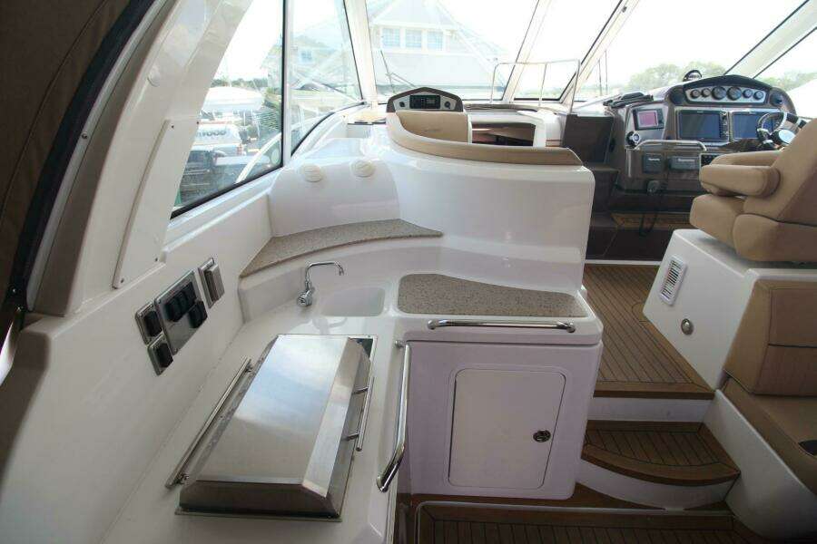 2013 Cruisers Yachts 430 Sports Coupe