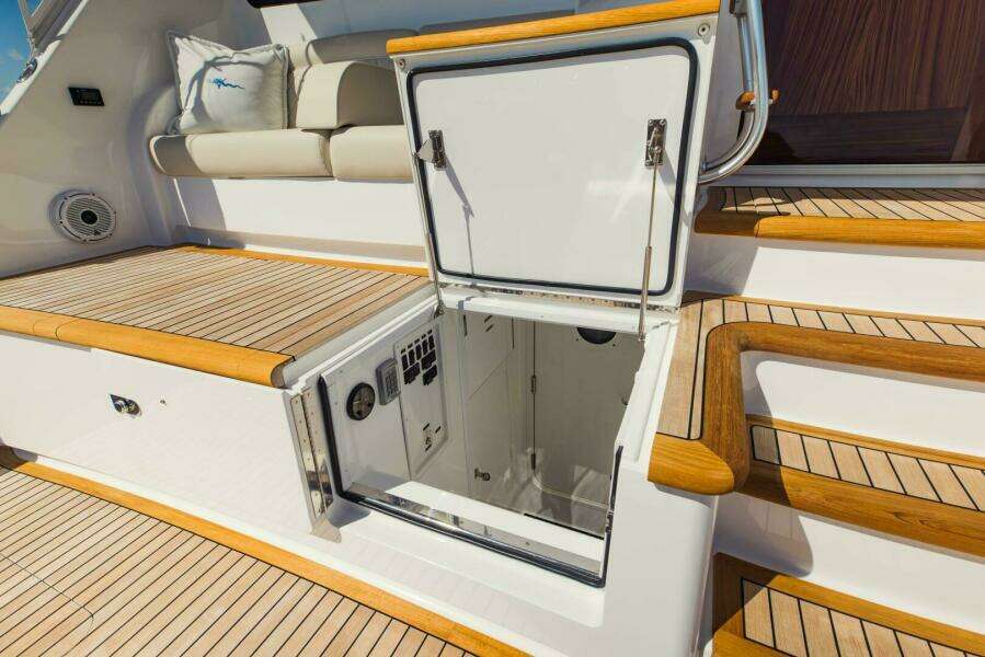 2020 Viking 72 Enclosed Bridge