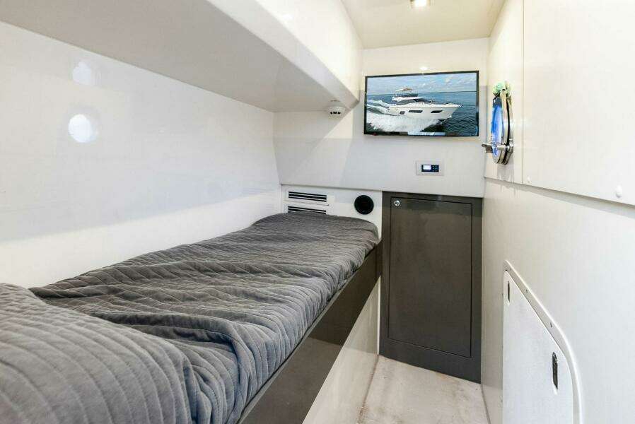 2018 Ferretti Yachts 800