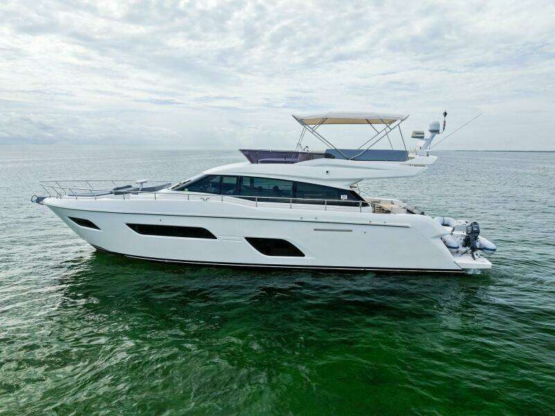 2018 Ferretti Yachts 800