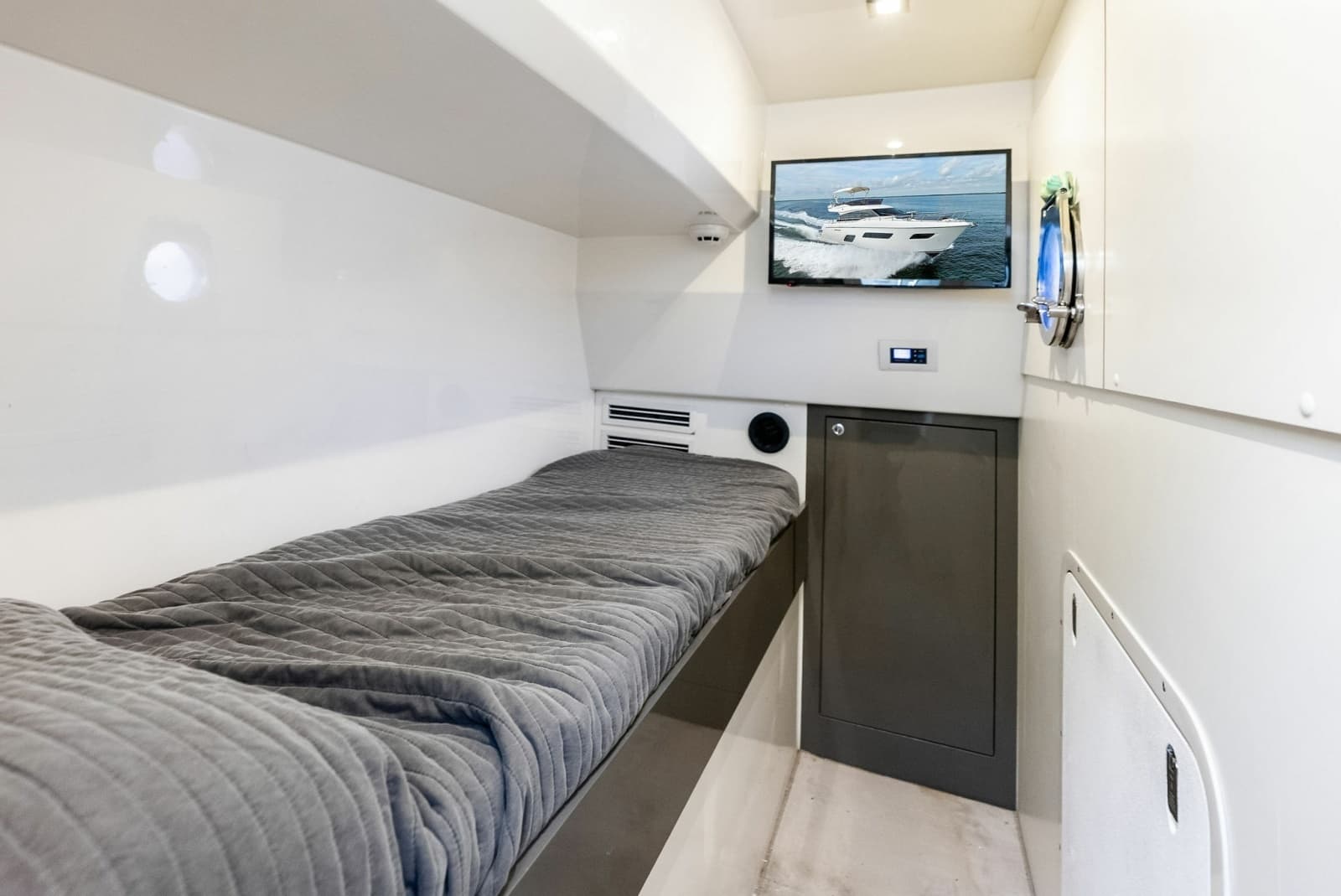 2018 Ferretti Yachts 800