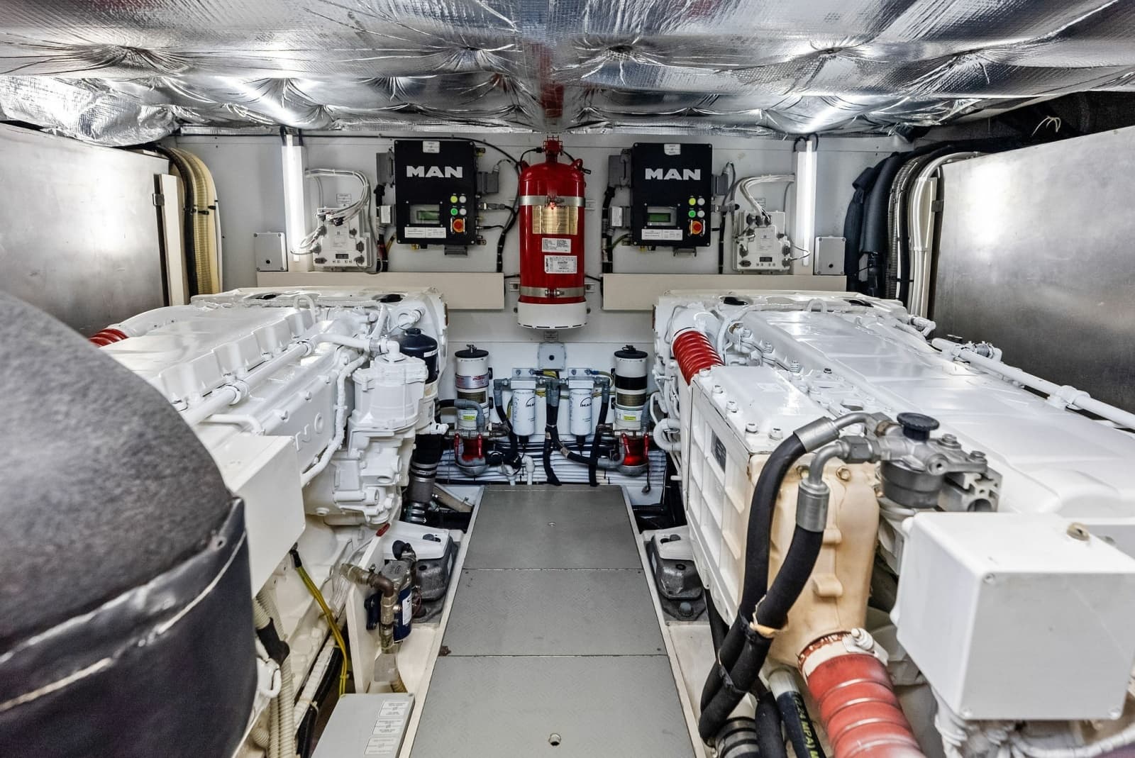 2018 Ferretti Yachts 800