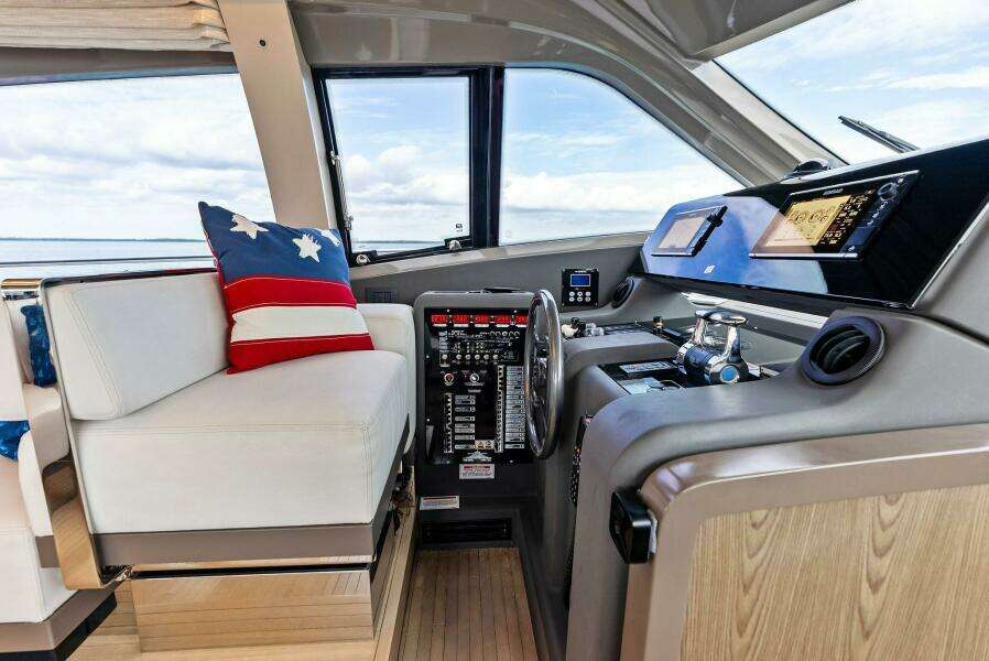 2018 Ferretti Yachts 800